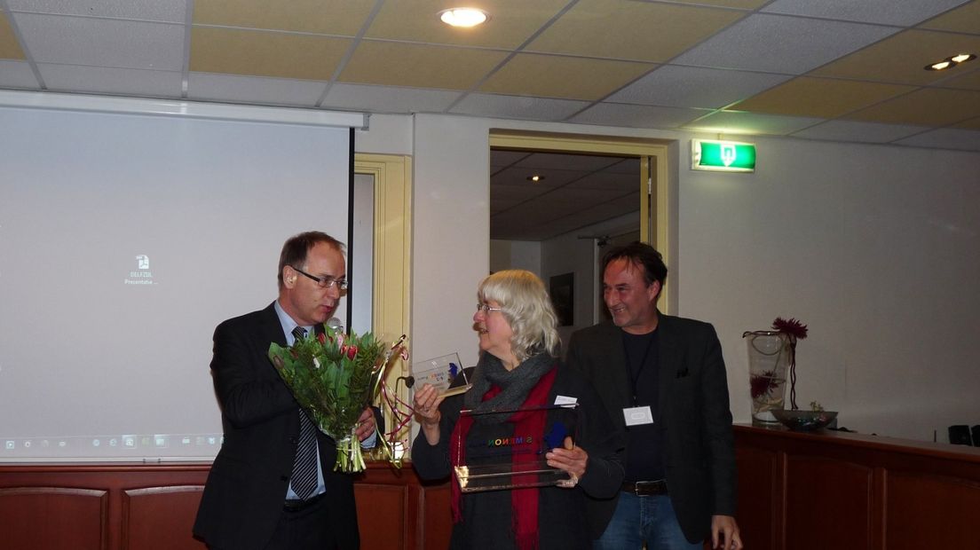 De prijswinnaars ontvingen hun prijs uit handen van jurylid Frans Musters (Rabobank Noord-Groningen)