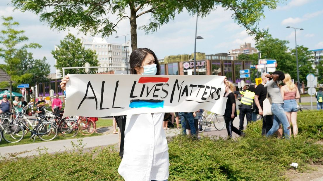 Er is ook een aantal tegendemonstranten gekomen