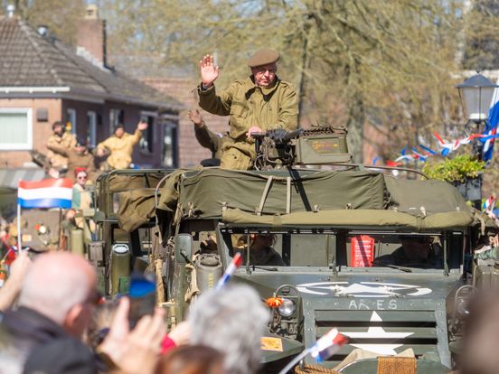 Liberty Tour speciaal naar de Kop van Drenthe: 'Mensen weten vaak niet hoe hun dorp is bevrijd'