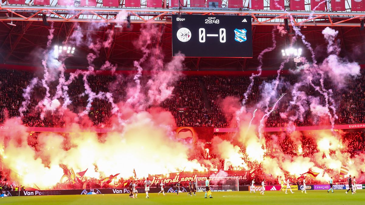 Ajax krijgt boete voor vuurwerk tegen Heerenveen