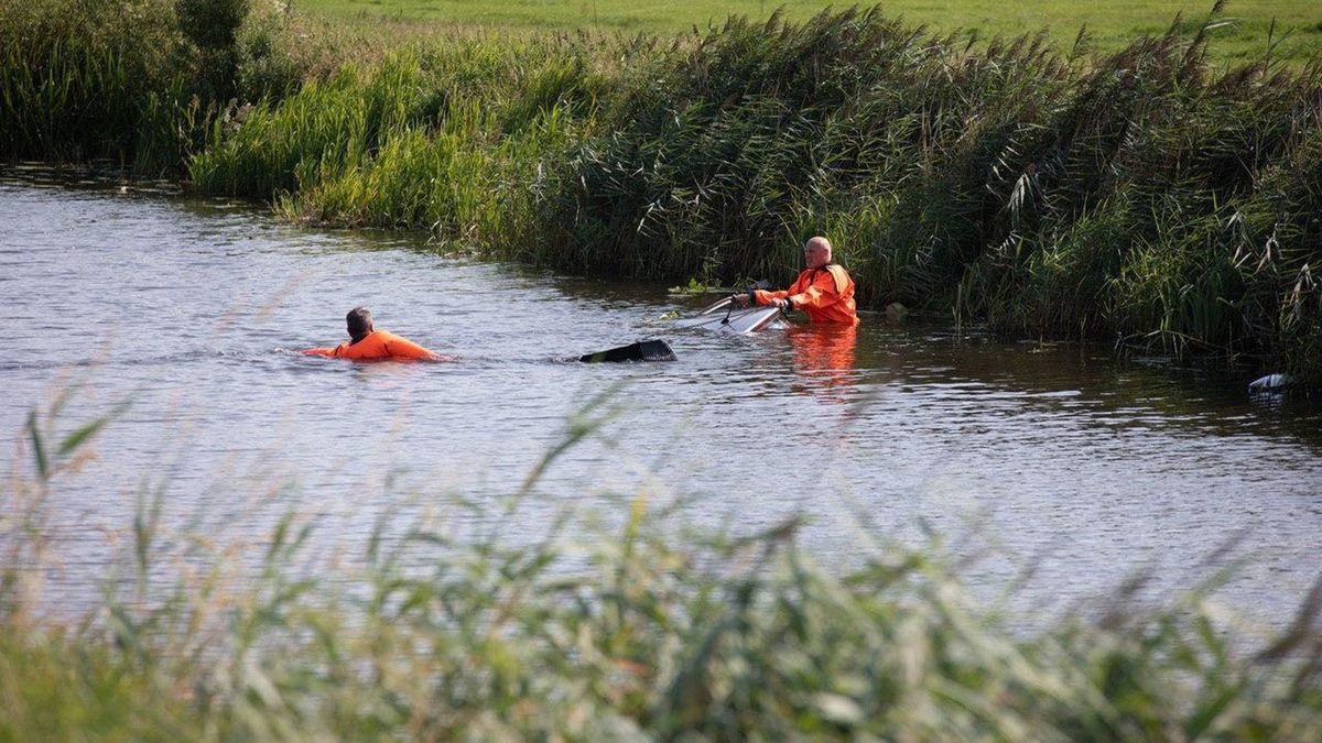 Auto te water bij Briltil, bestuurder overleden (update)