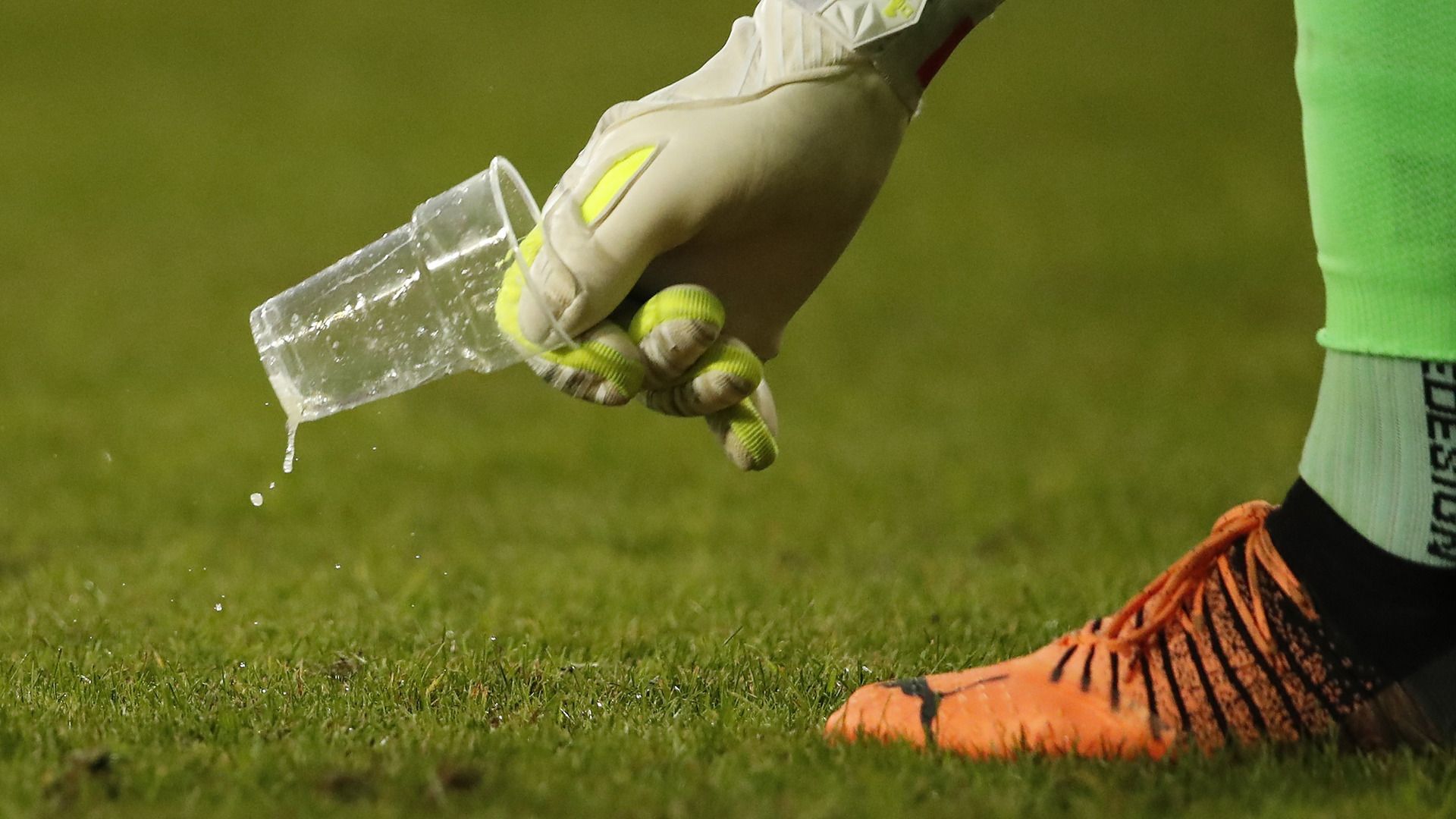 Bier op het voetbalveld
