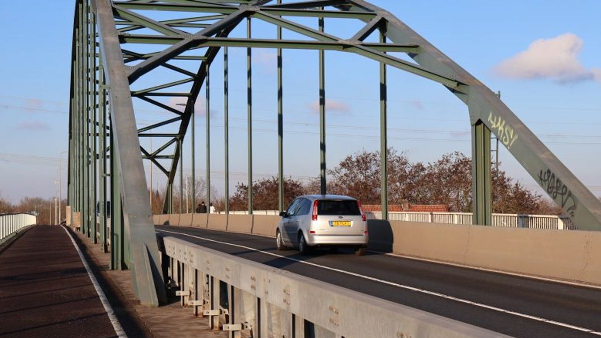 Ernstige veiligheidsrisico's bij brug Roosteren: provincie wil dat minister ingrijpt