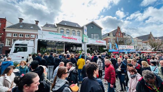 Bloemetjesmarkt in hartje Stad: 'Alles loopt op dit moment gesmeerd'