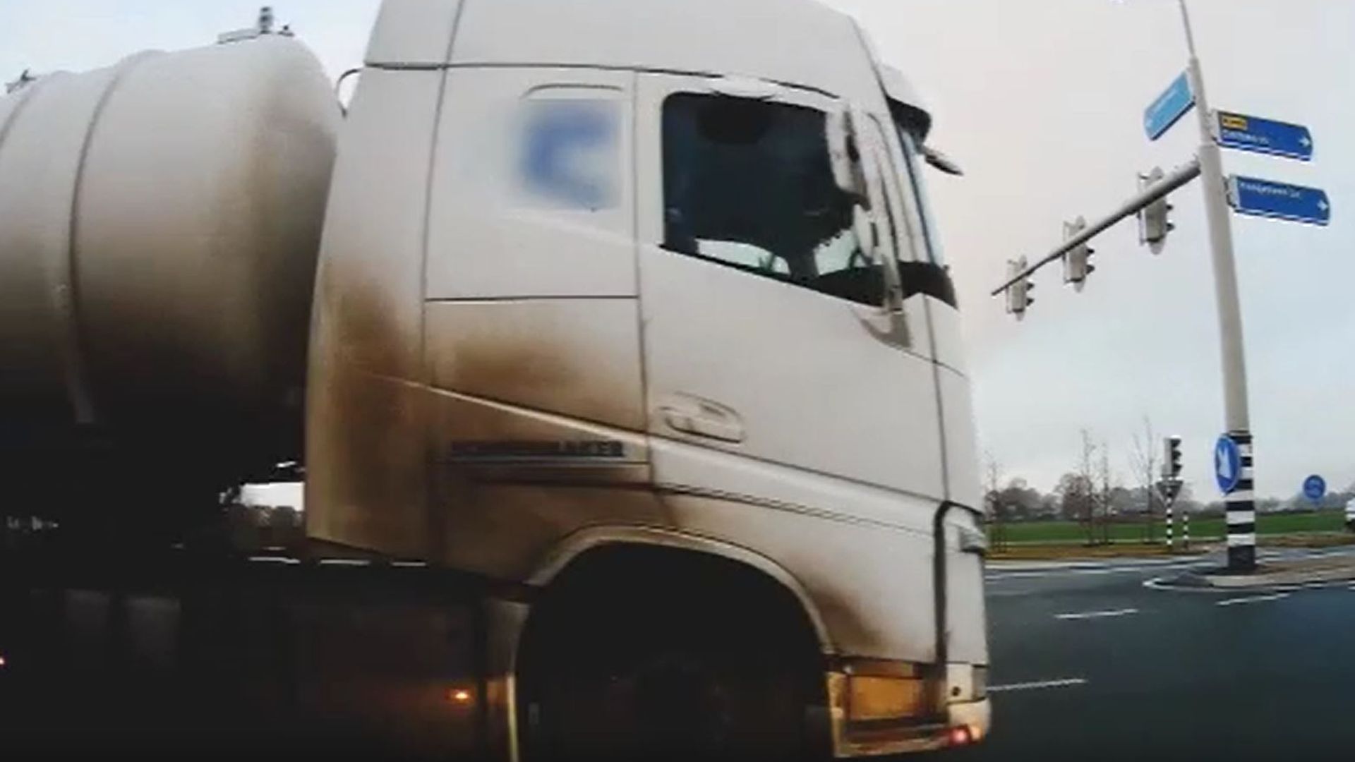 VIDEO | Oost op het Asfalt: met de vlam in de pijp door het rode licht