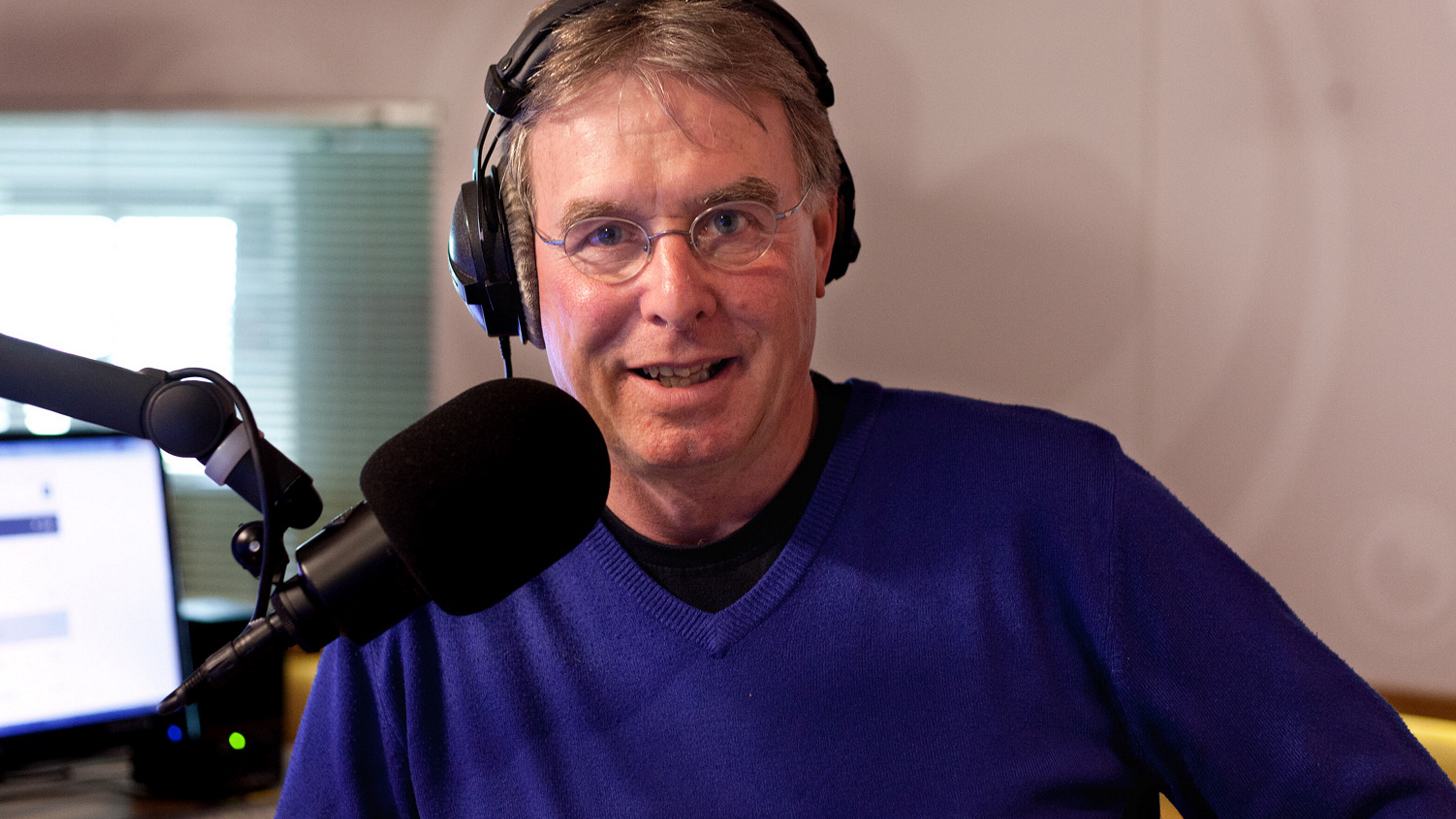 Geert van Tuinen in een radiostudio (2015)