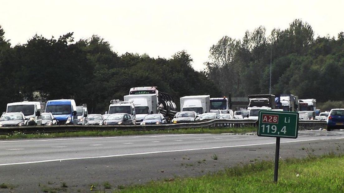 De fileschade op de A28 in Drenthe bedraagt ongeveer een miljoen euro (Rechten: archief RTV Drenthe/Persbureau Meter)
