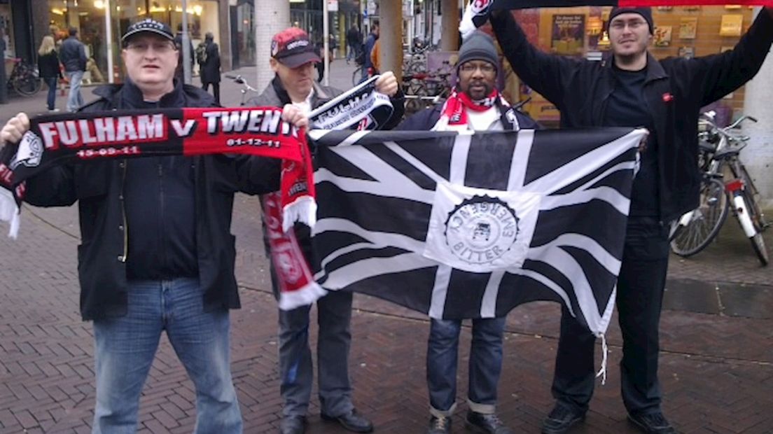 Fans Fulham in Enschede