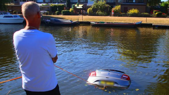 Automobilist belandt in water, omstanders schieten te hulp Home