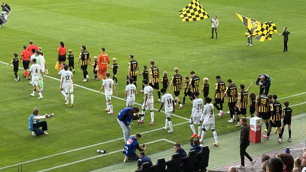 LIVE | Mooi affiche in GelreDome waarin Vitesse de top vijf kan bereiken
