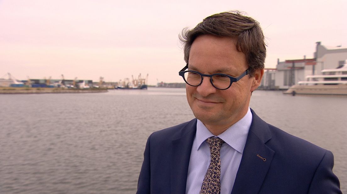 Bas van den Tillaar aan de haven van Vlissingen