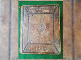Verloren bijbel van Domkerk uit 1832 gevonden in kringloopwinkel