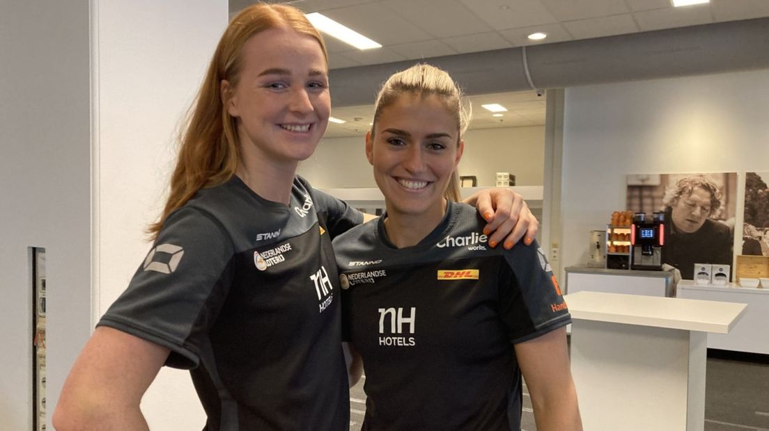 Dione Housheer (links) met Estavana Polman