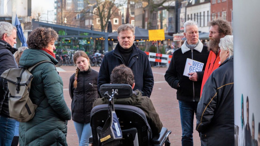 Pieter Omtzigt bij de opening van de expositie in Hengelo