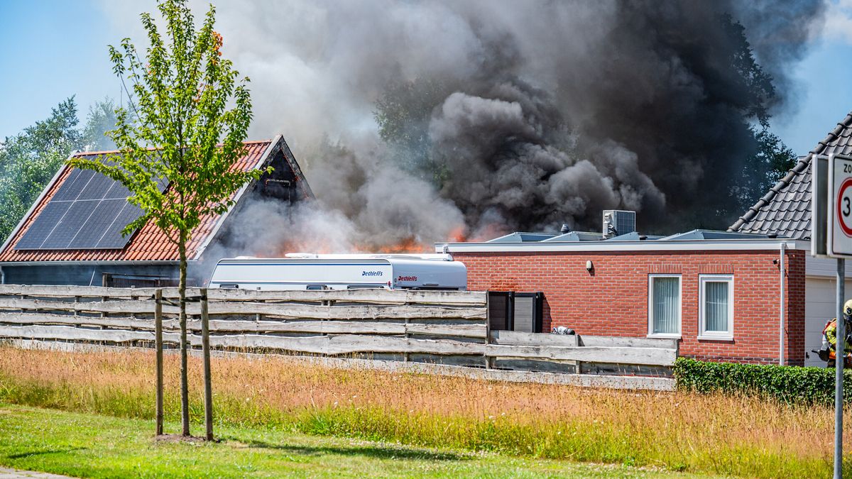 Brand in schuur achter woning in Kollumerzwaag