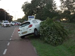 112 Nieuws: Automobilist botst tegen hekwerk in Hardenberg | Nat pak voor bestuurder die met auto kanaal inrijdt