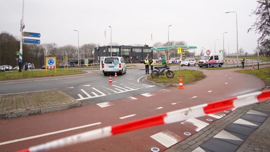 Ongeluk op rotonde: fatbike bestuurder zwaar gewond. Ongeluk op rotonde: fatbike bestuurder zwaar gewond.