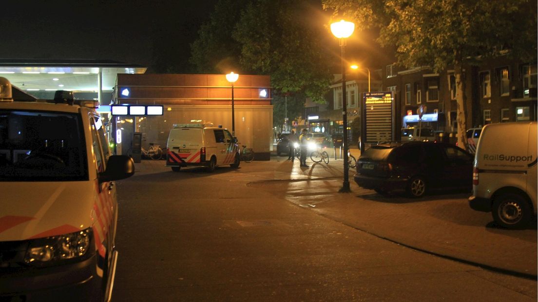 Politie massaal aanwezig op station Zwolle