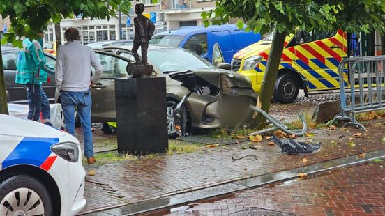 Twee gewonden door botsing • overval in Arnhem. Twee gewonden door botsing • overval in Arnhem.
