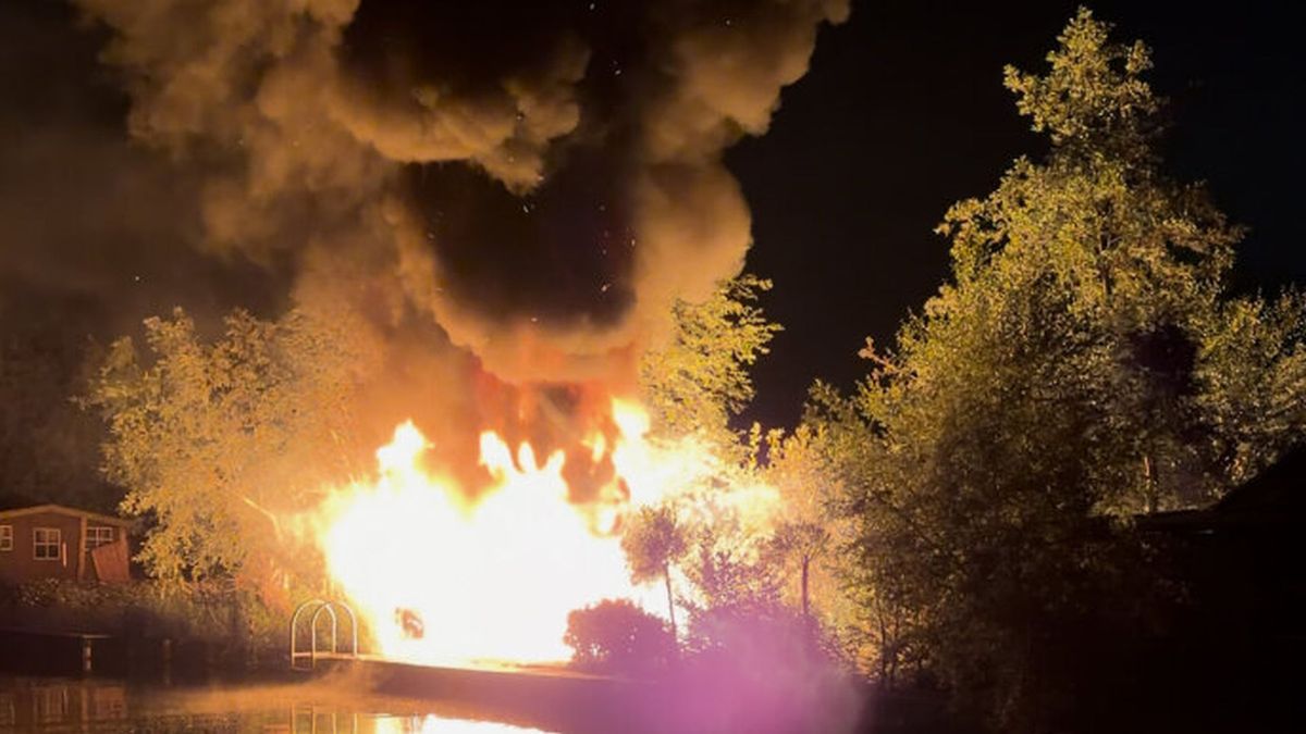 112-nieuws: Brand op de Vinkeveense Plassen | Veel wegwerkzaamheden deze maand