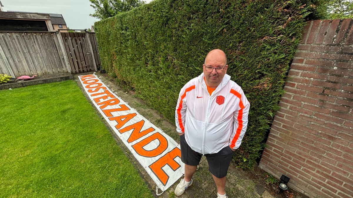 Stefan mag zijn Kloosterzande-spandoek niet meenemen naar WK: 'De FIFA vindt het te groot'