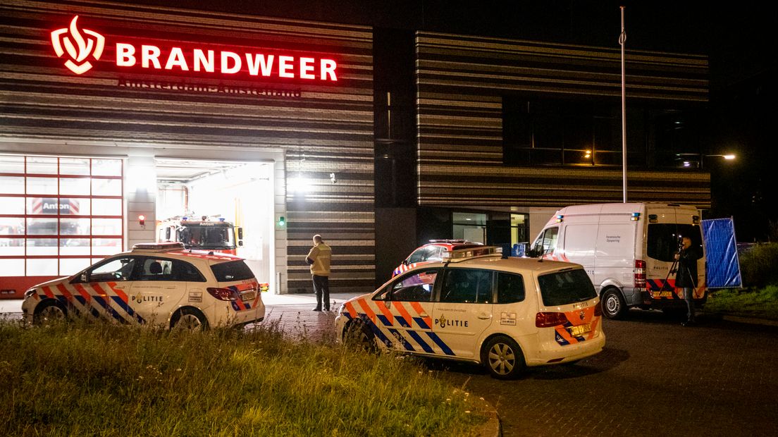 Maynard werd onder vuur genomen en reed vervolgens een brandweerkazerne in (Rechten: ANP/Sem van der Wal)