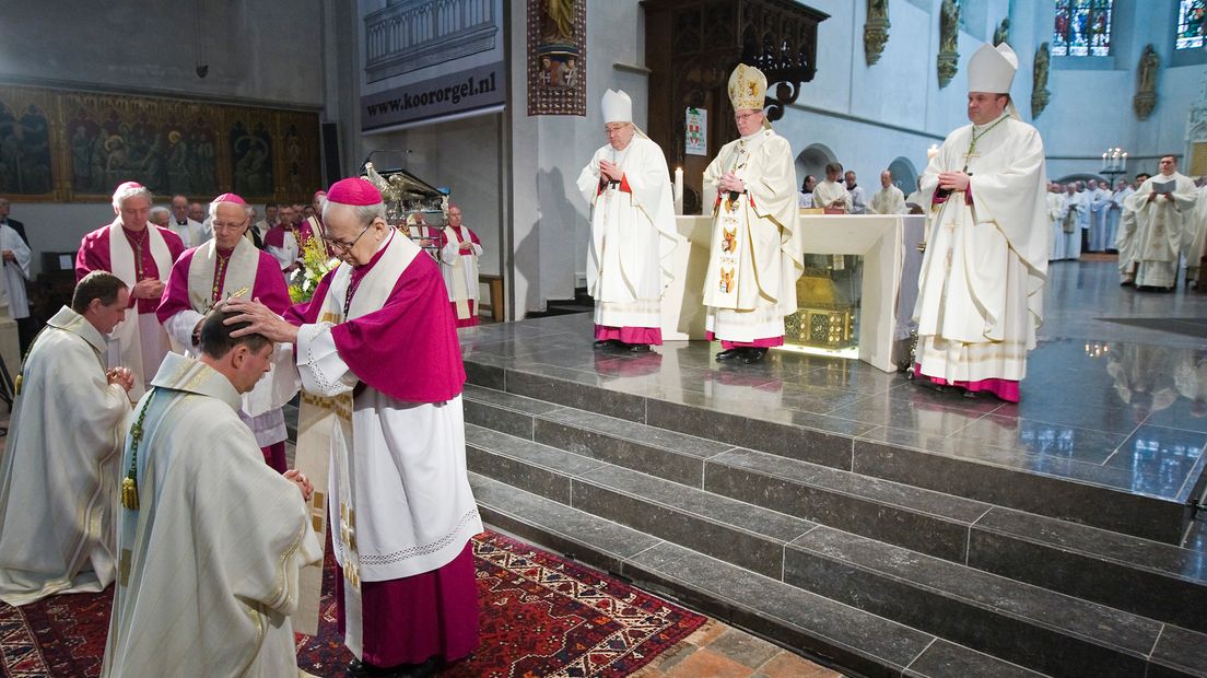 Inwijding van bisschoppen in de Catharijnekerk