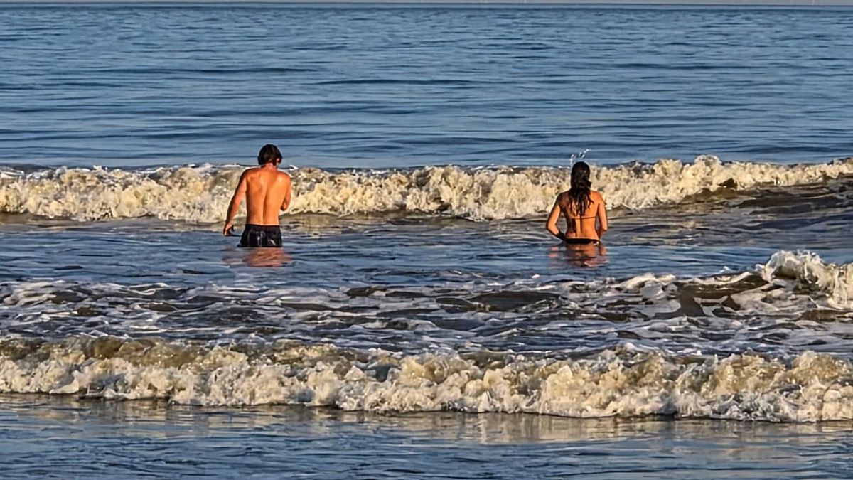 Zomerblog | 32 graden vandaag - Scheveningen klaar voor nieuwe stranddag - Eerste mensen al in zee