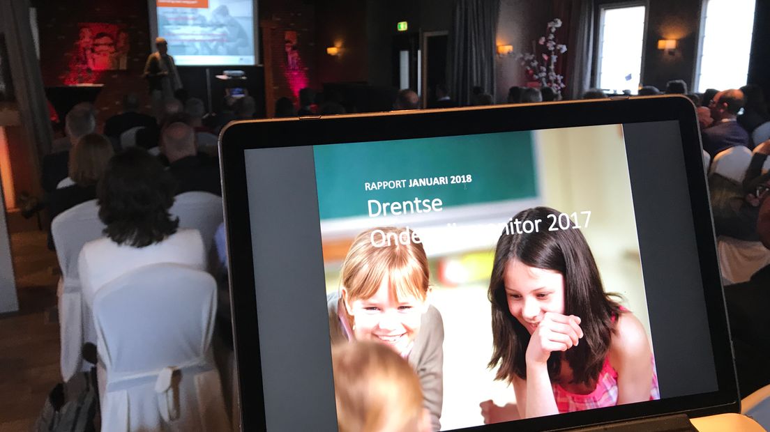 De presentatie van de Drentse Onderwijsmonitor (Rechten: RTV Drenthe/Serge Vinkenvleugel)