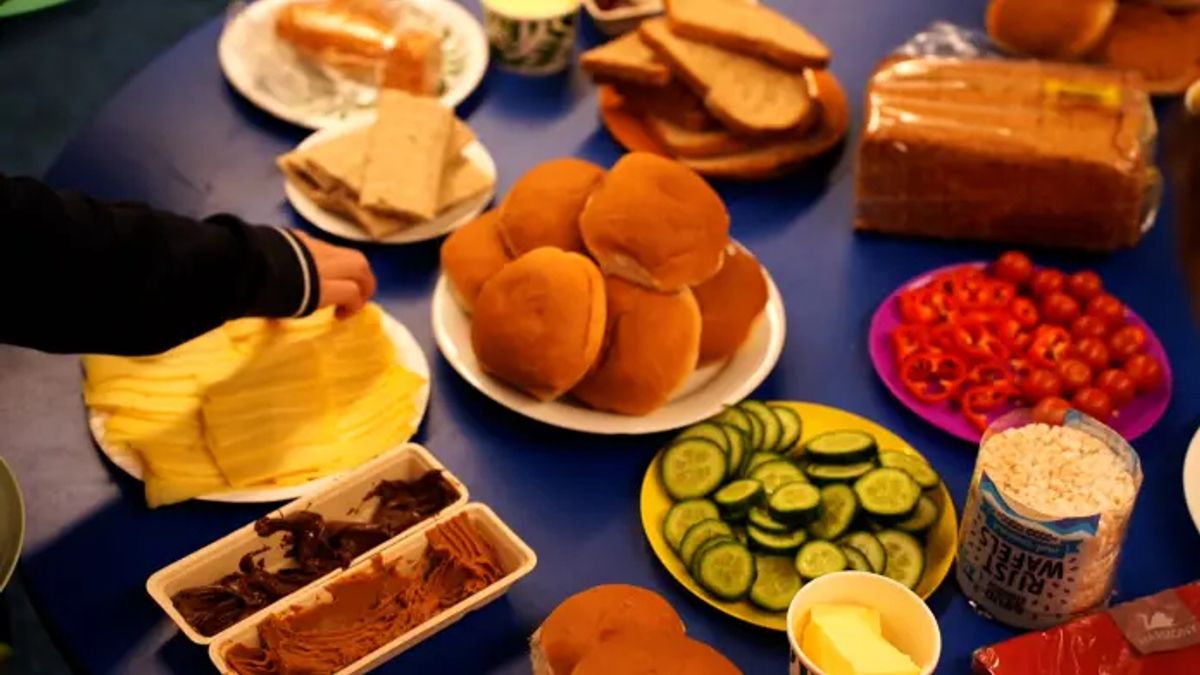 Schoolkinderen uit Balk beginnen de dag met geitenmelk en kaas uit de streek