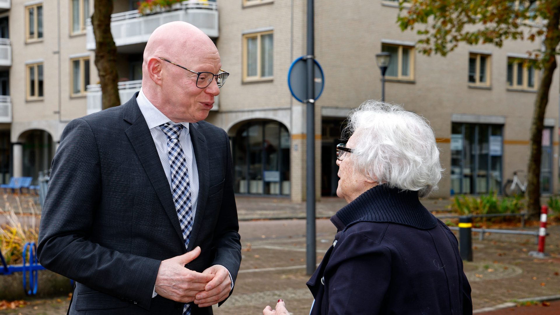 Grensoverschrijdend gedrag burgemeester Houten: kan hij aanblijven?