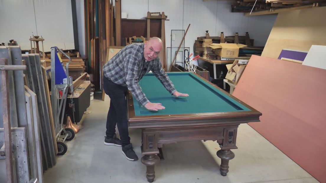 Ronald Niemeijer in de Bedumer Biljartfabrik