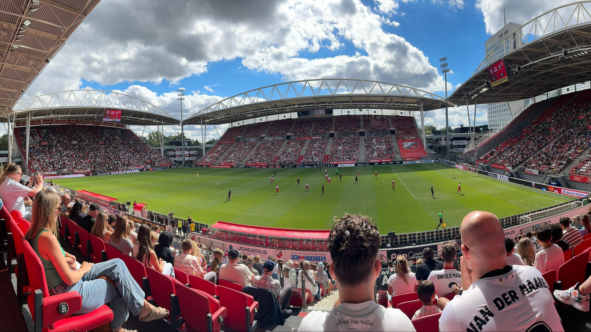 FC Utrecht verkoopt alle seizoenkaarten, de meeste gaan naar Jan en Peter
