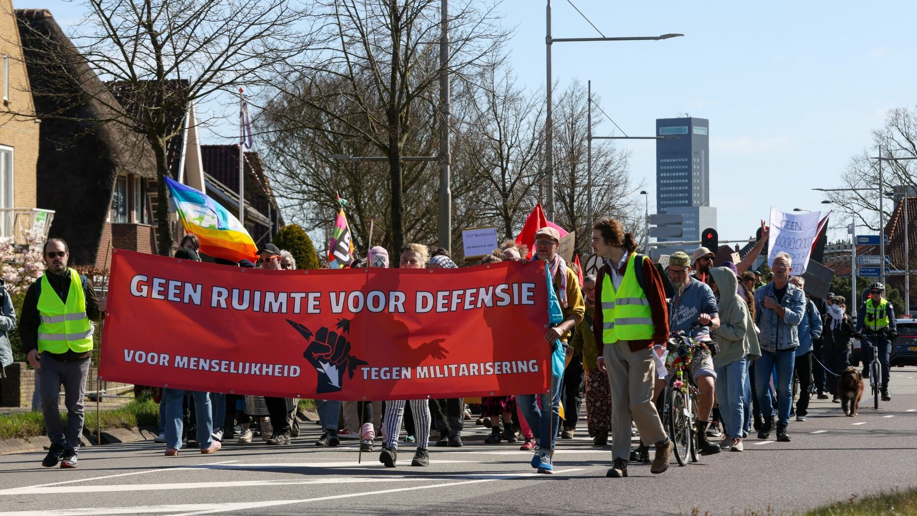 Demonstratie tegen NAVO-oefening in Leeuwarden rustig verlopen