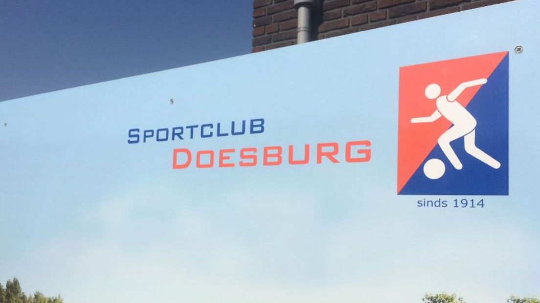 Een slechtere dag kan voorzitter Wim Egbertzen van Sportclub Doesburg zich niet herinneren. Dinsdag kreeg hij van de burgemeester te horen dat een voormalige vrijwilliger van de voetbalclub is aangehouden op verdenking van seksueel misbruik.