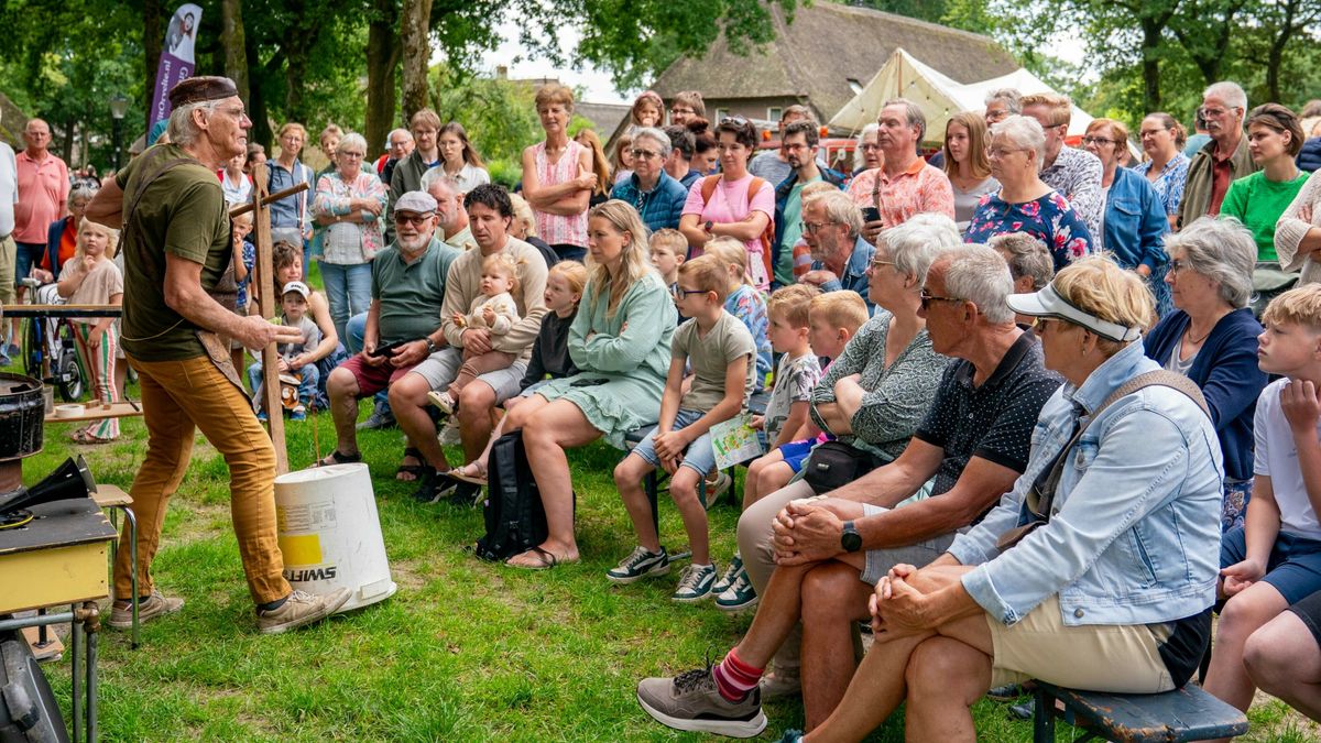 In Beeld: Theaterspektakel op straat in Orvelte