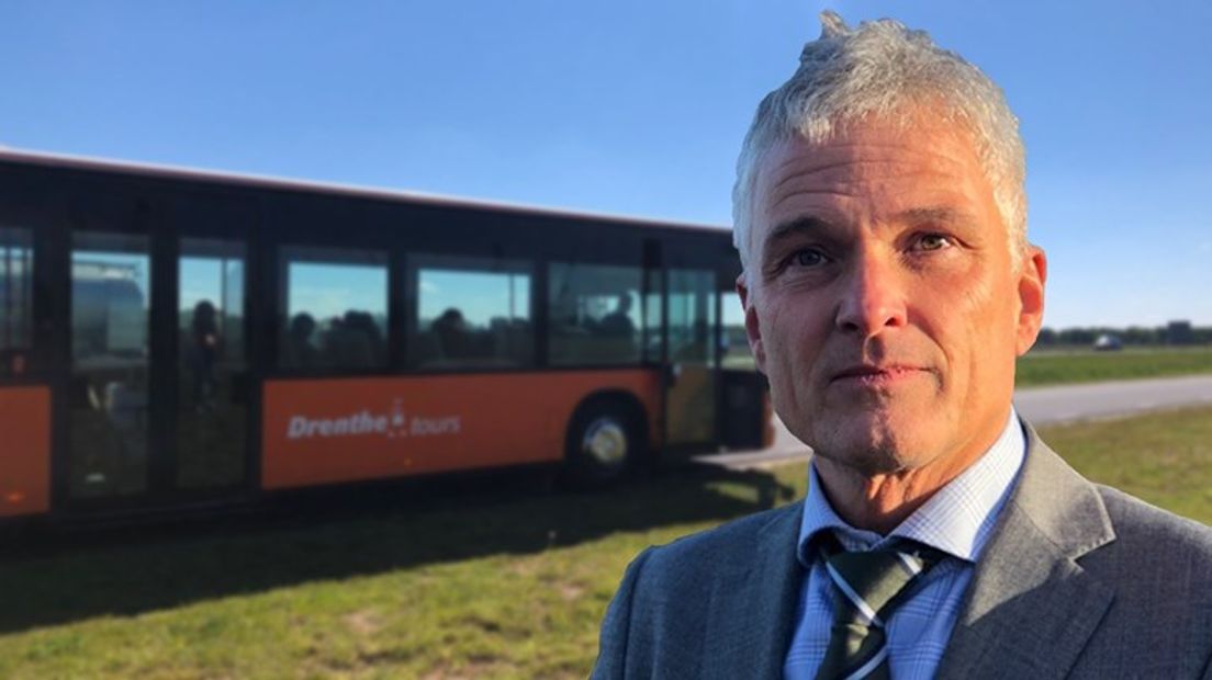 Burgemeester Jaap Velema van Westerwolde twijfelt over cijfers asielbus (Rechten: RTV Noord)