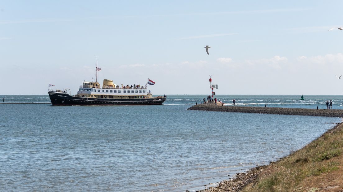 MS Friesland bij Terschelling