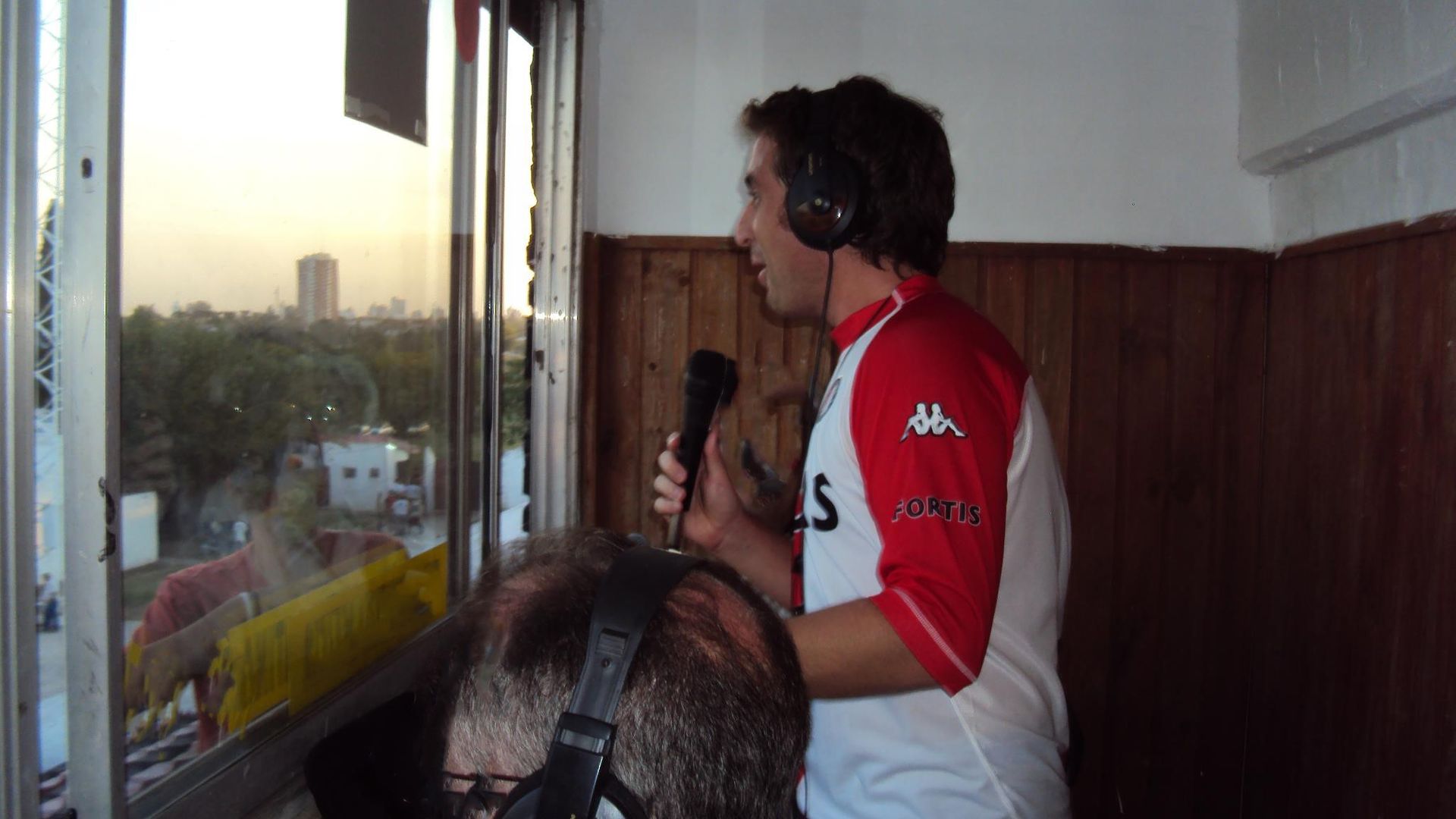 Ignacio in 2014 tijdens een wedstrijdverslag in een Feyenoord-shirt