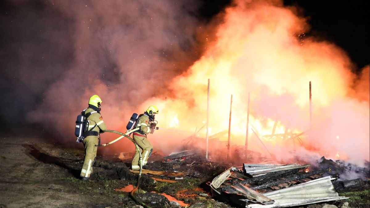 Brand op camping, chalet brandt volledig af