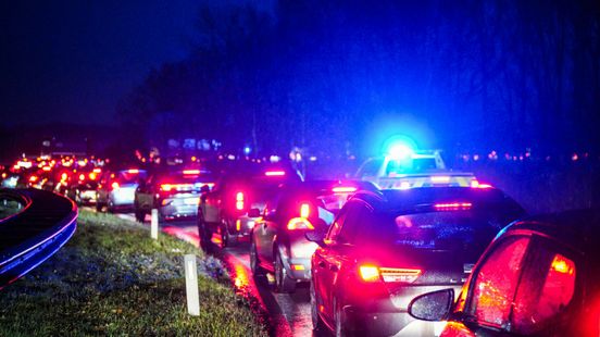 N50 tussen Ens en Emmeloord dicht na ongeluk. N50 tussen Ens en Emmeloord dicht na ongeluk.