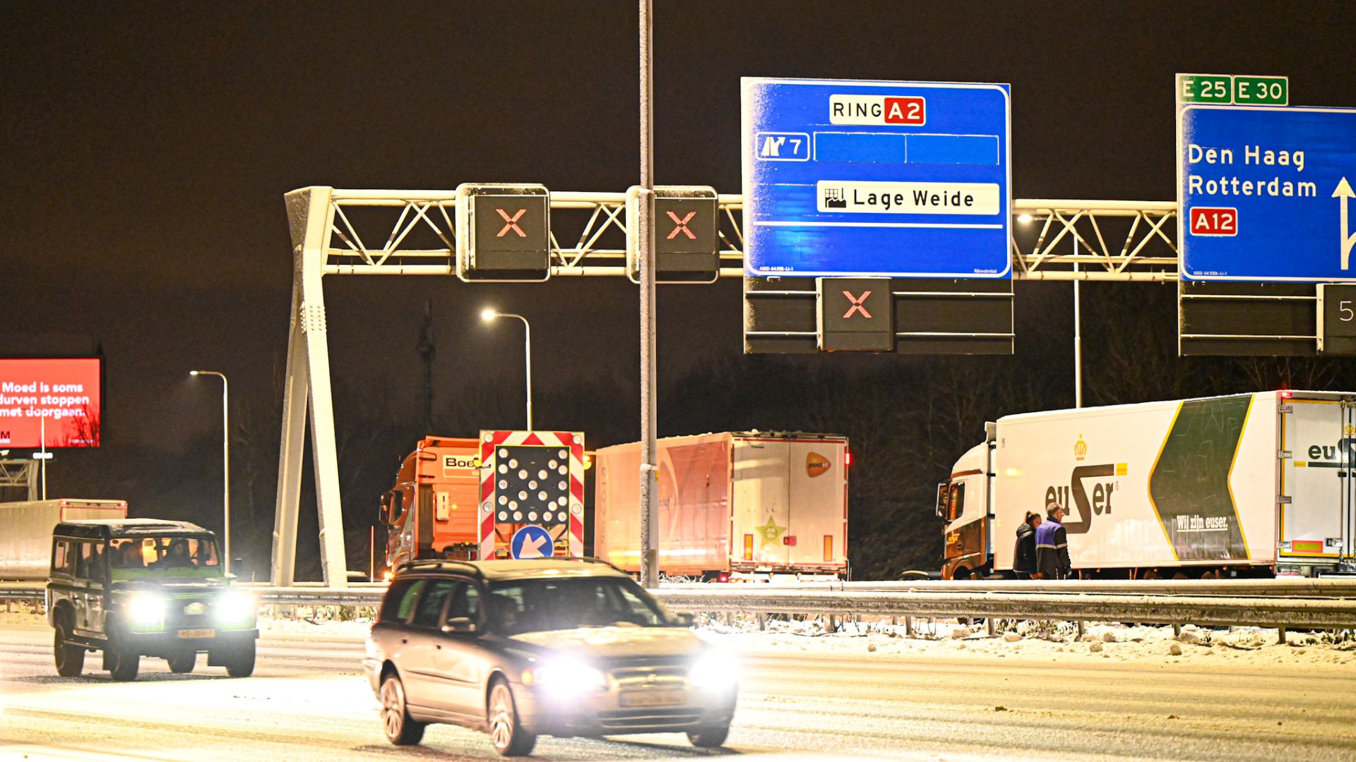 Stilgevallen vrachtwagens.