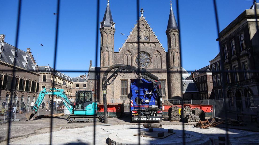 De graafmachines staan al op het Binnenhof