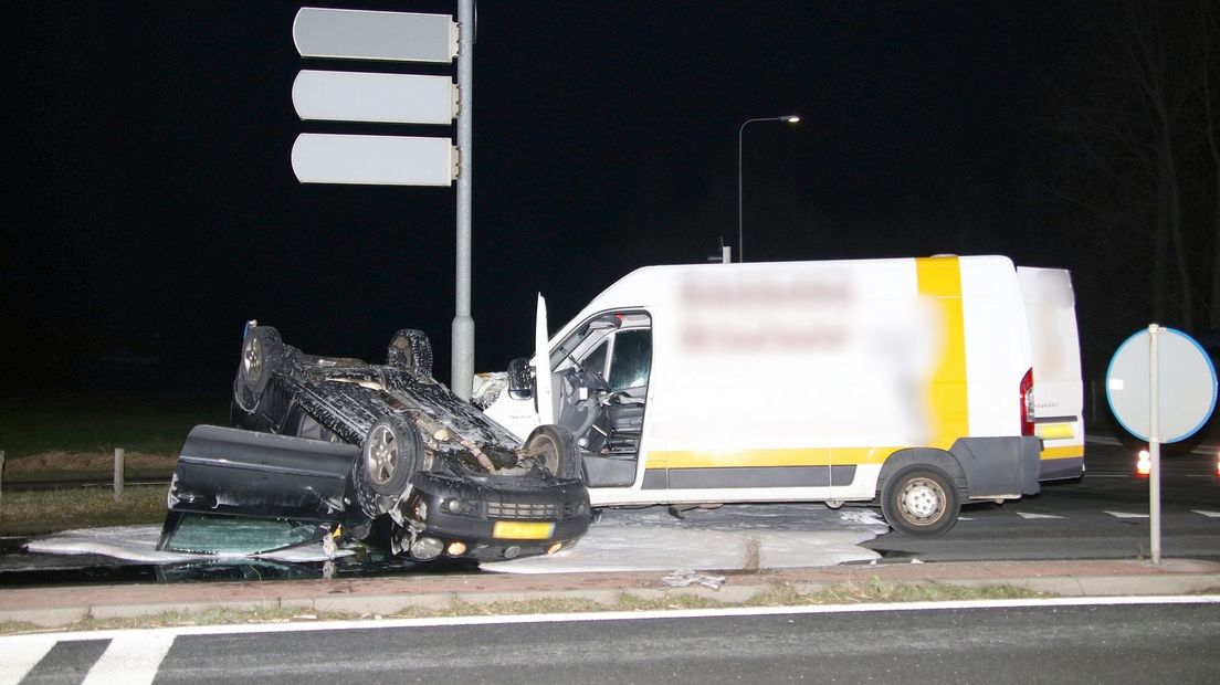 Bij de botsing op de N59 bij Oosterland raakte de inzittende van de auto gewond