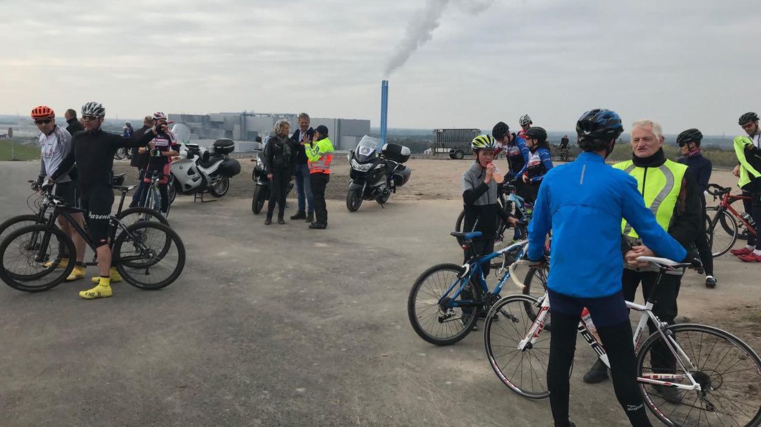 Enkele duizenden toerfietsers reden dit weekend de VAM-berg op (Rechten: RTV Drenthe/Andries Ophof)