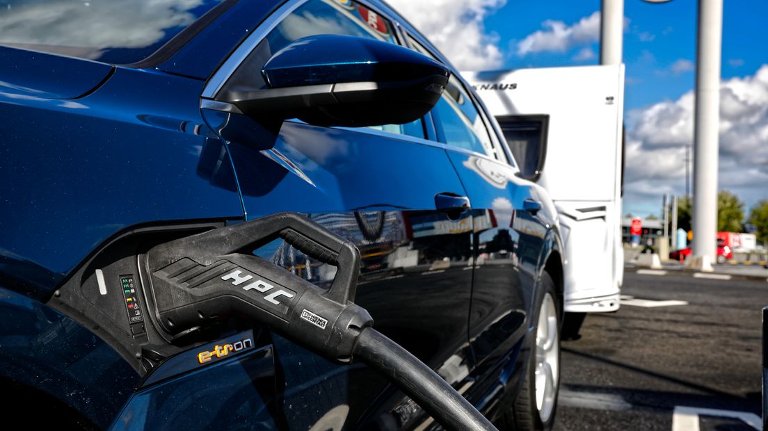 Met een elektrische auto een caravan trekken is een uitdaging