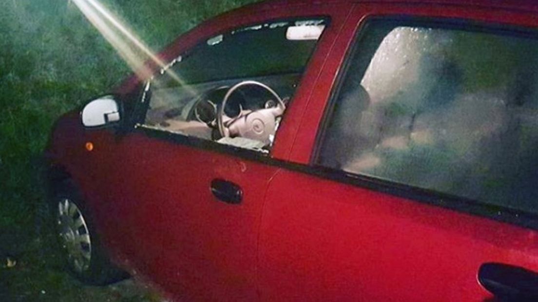 Ruit van auto vernield op parkeerterrein in Middelburg