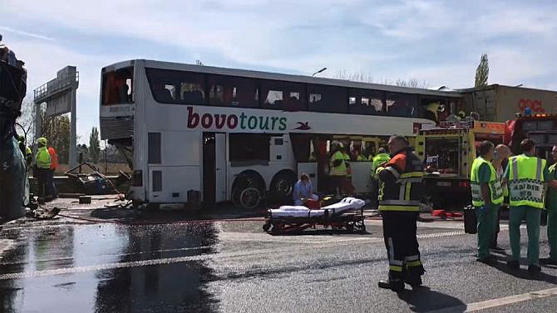 Ongeluk met touringcar op E17 bij Moeskroen in Belgie