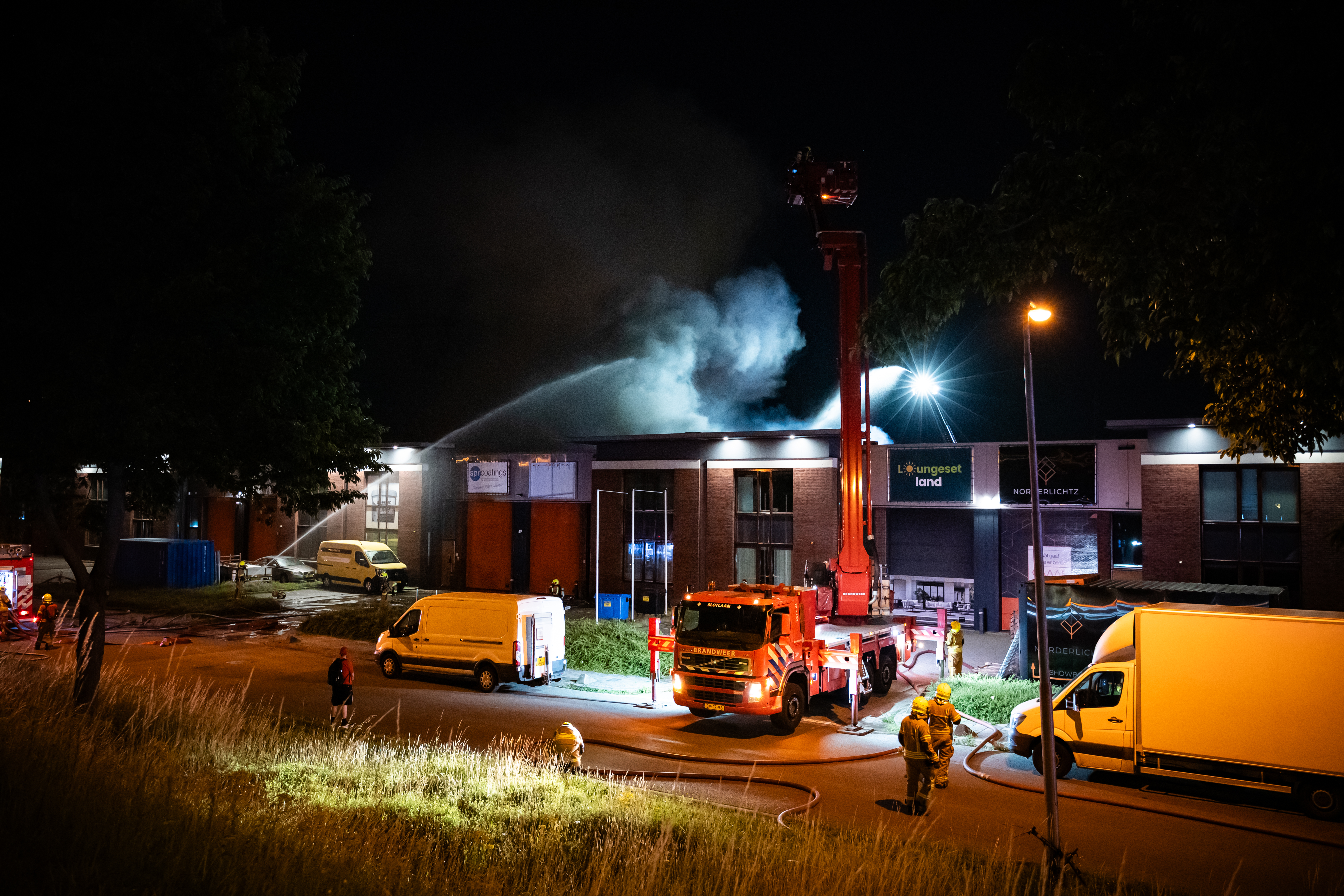 Bij de brand kwam enige tijd veel rook vrij.