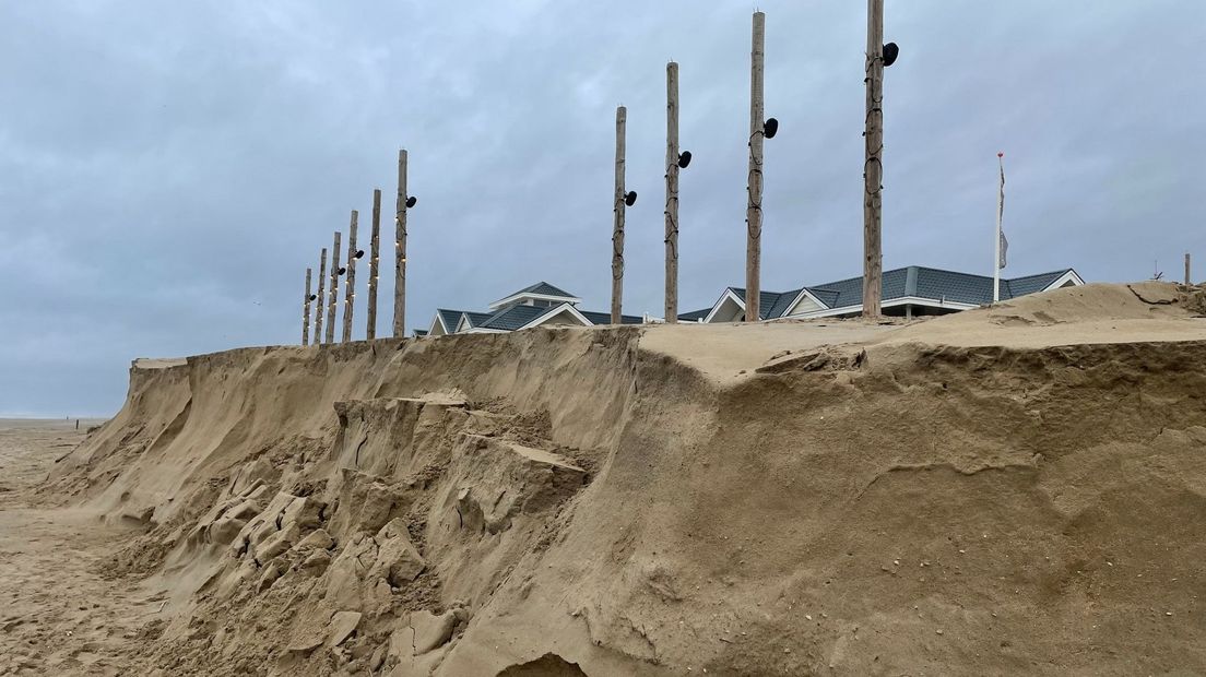 Het strand van Noordwijk nadat storm Corrie over ons land is geraasd.